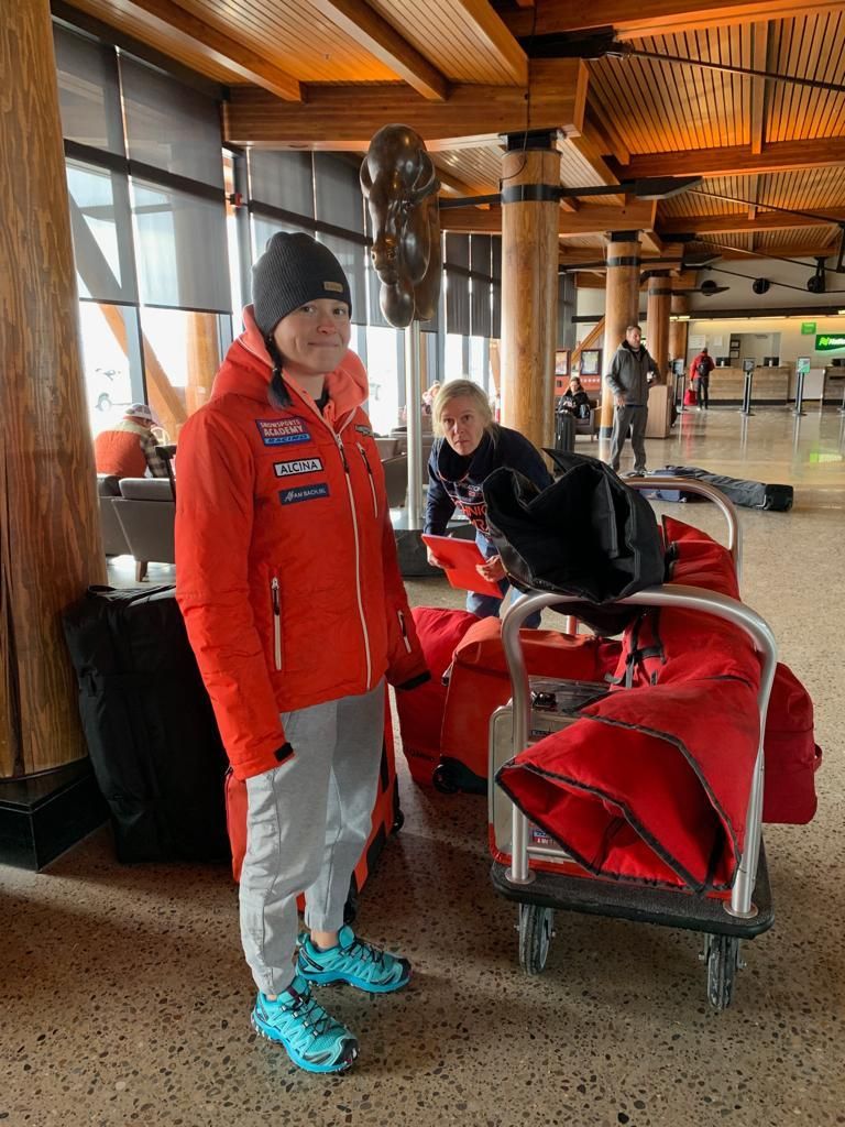 Adriana op Jackson Hole AIrport met 200 kg bagage