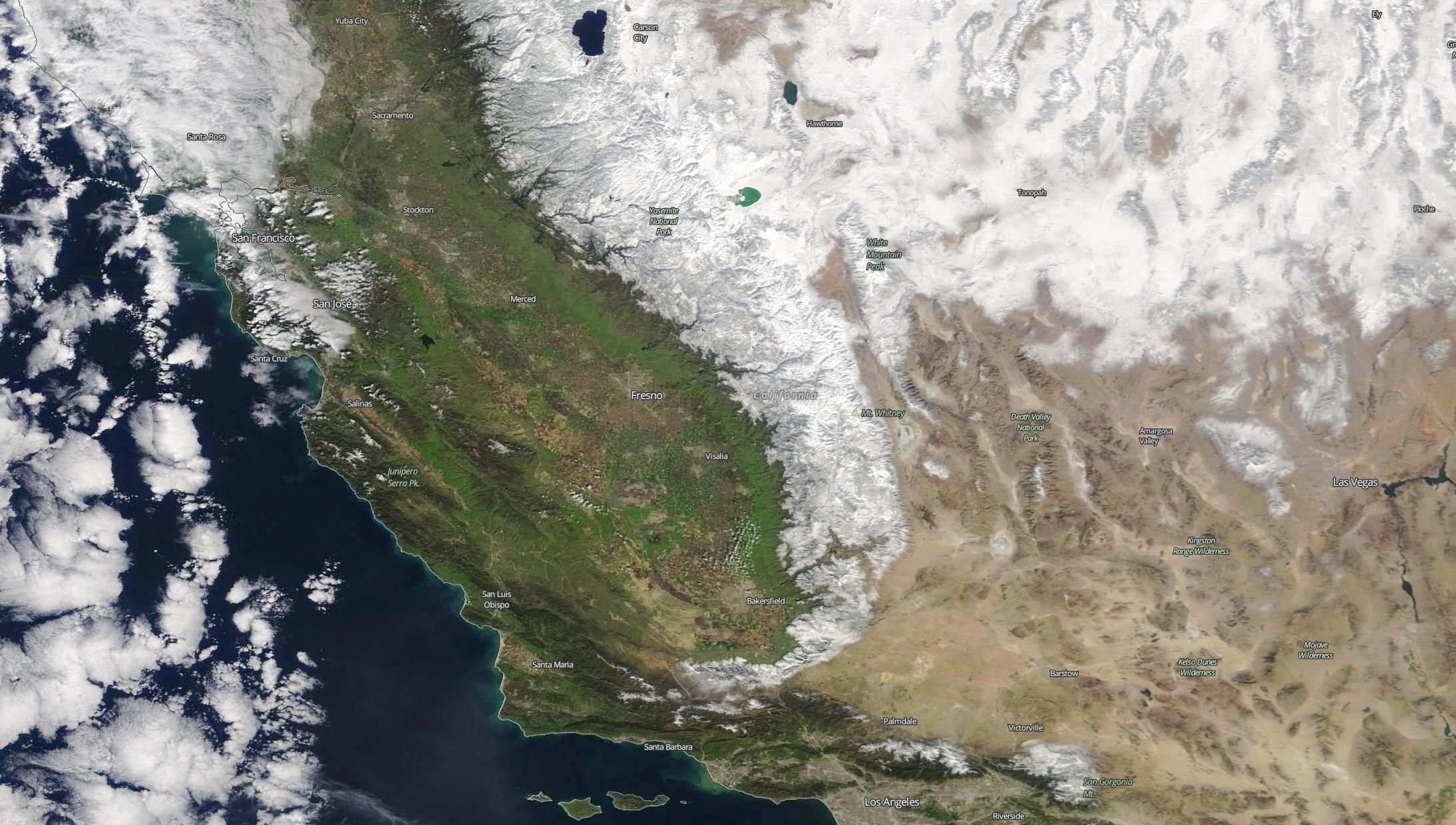 De hogere delen van Californië hebben een dik pak sneeuw (bron: NASA)