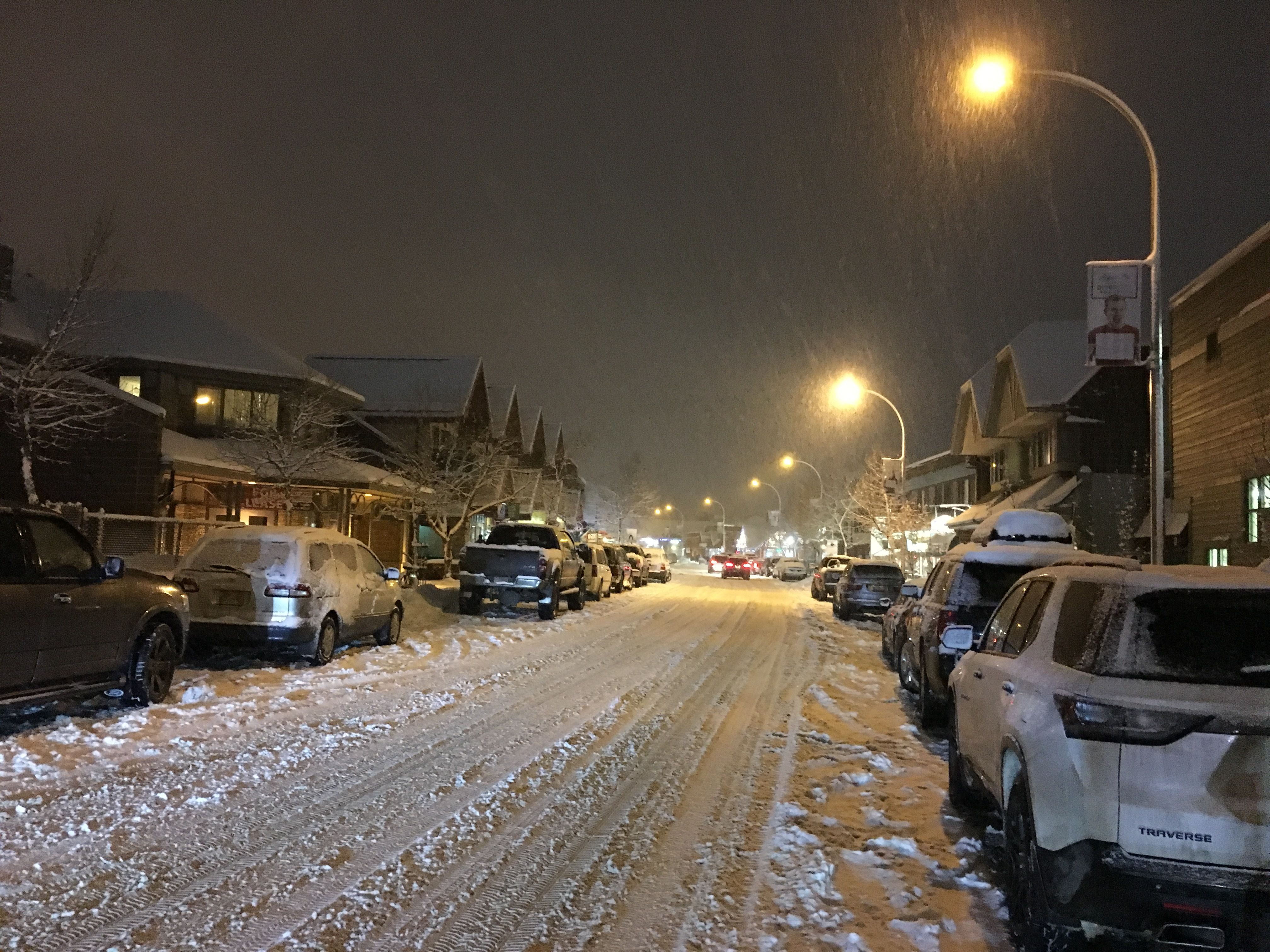 Nachtelijke sneeuw in Jasper