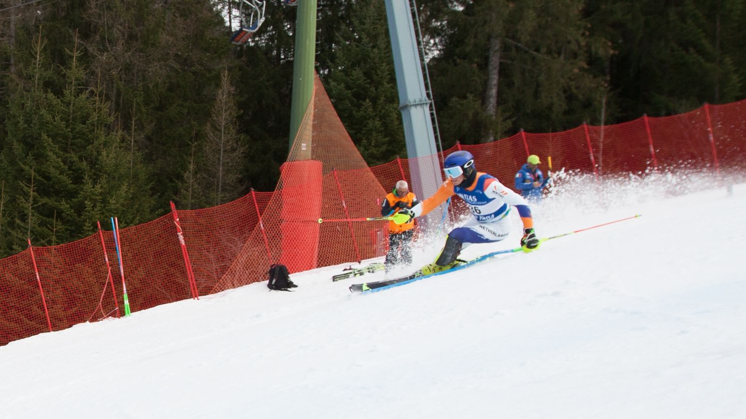 Max van Rossum in actie op de JWK slalom van Val di Fassa