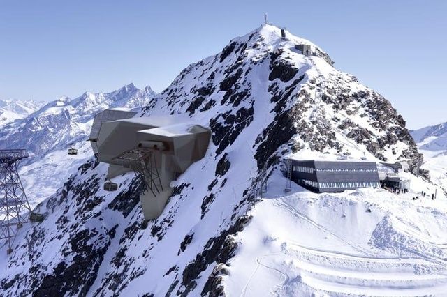 Het gedeelde bergstation van de Kleinmatterhorn © Zermatt Bergbahnen