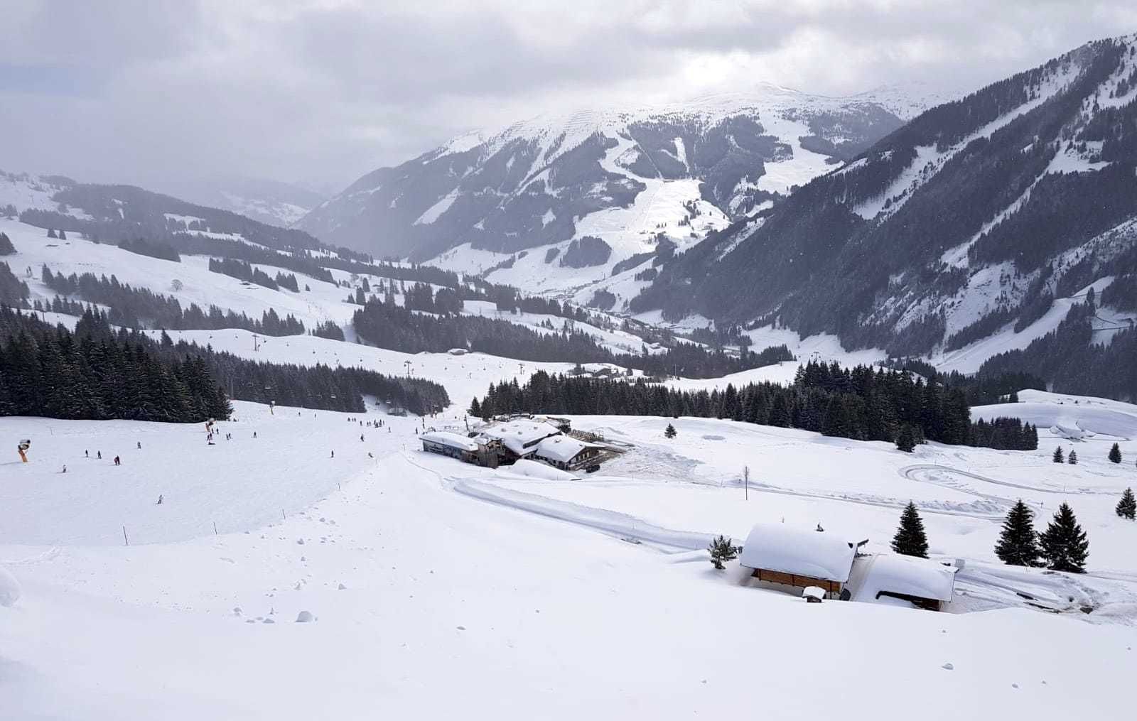 Het dal van Saalbach-Hinterglemm is nog winters wit