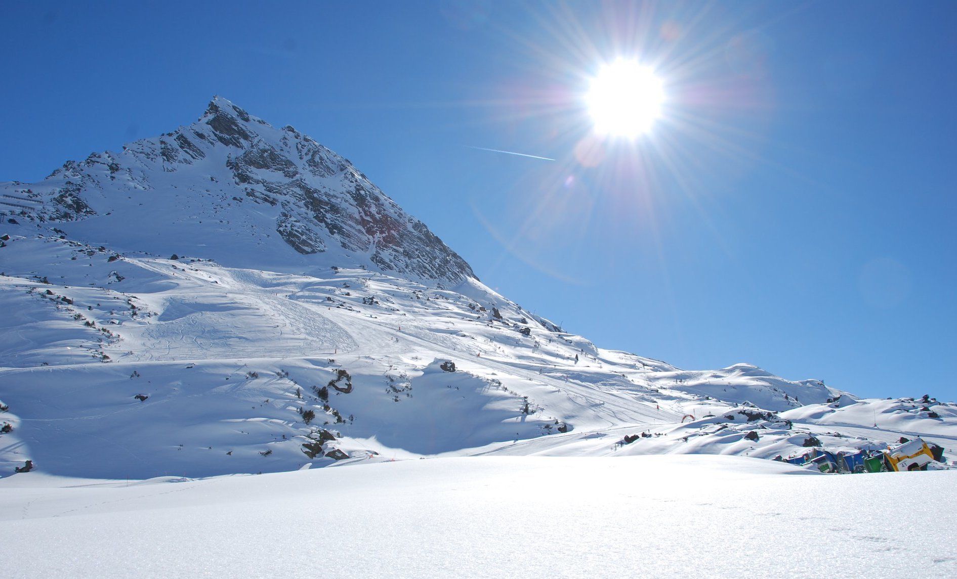 Aan zonneschijn ook komende week geen gebrek in grote delen van de Alpen (foto uit Galtür (O))
