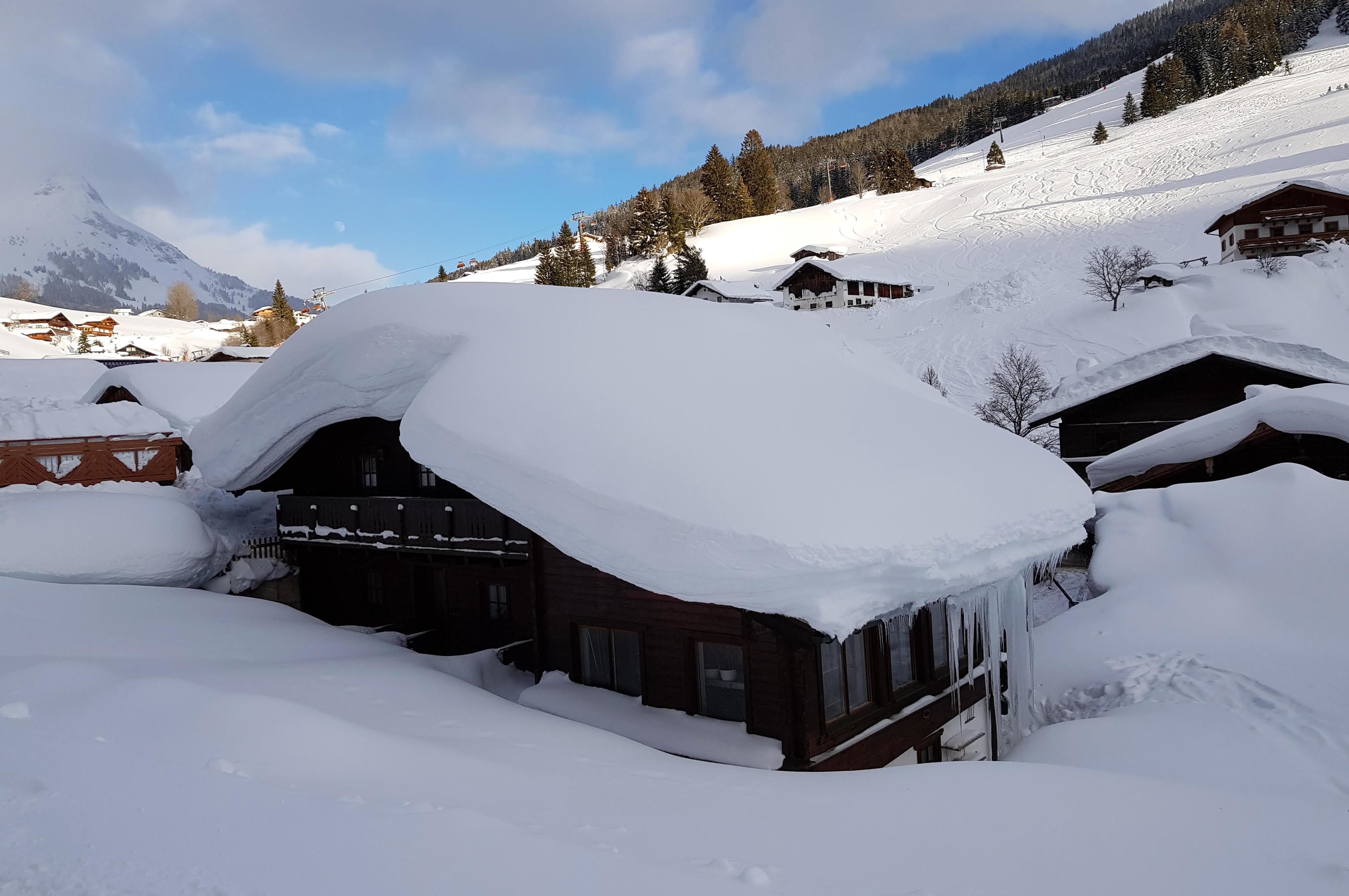 Massa's sneeuw in Dienten am Hochkönig (O), 18 januari 2019