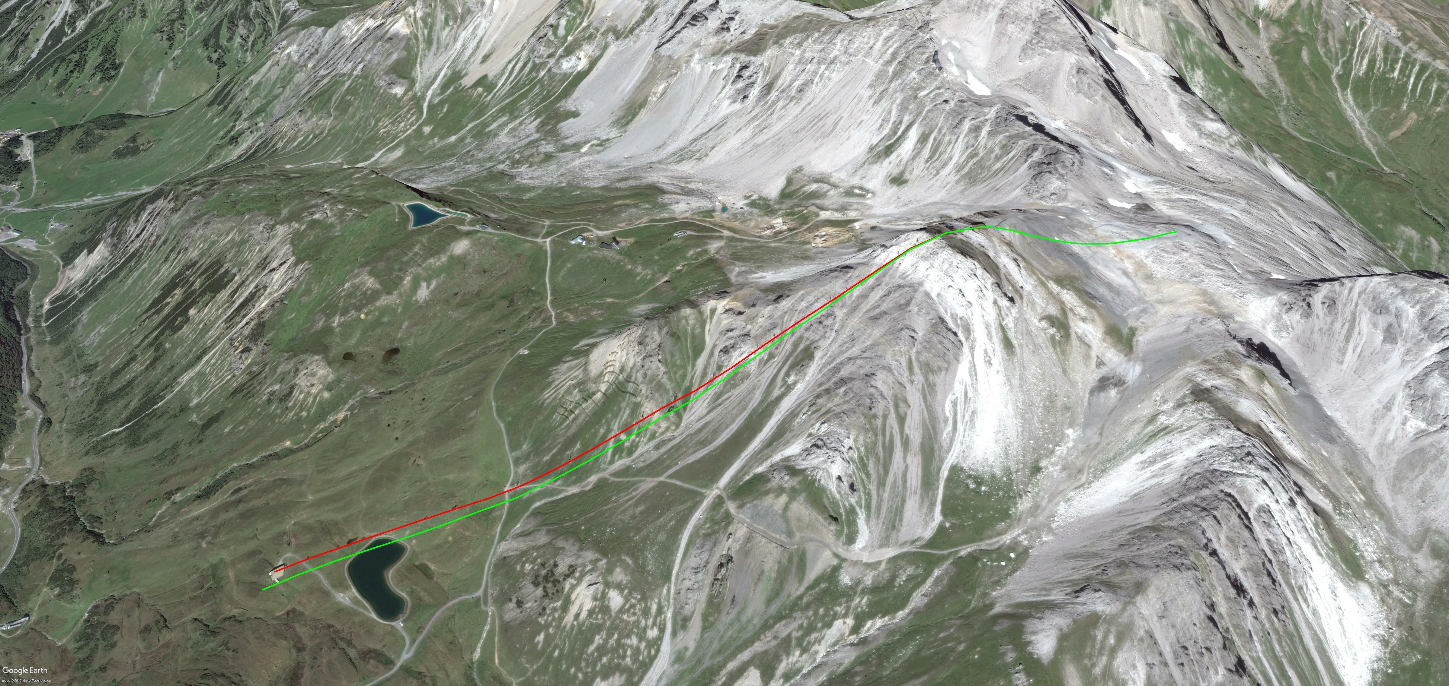 De ligging van de oude (rood) en nieuwe (groen) Schindlergrat stoeltjeslift (Google Earth)