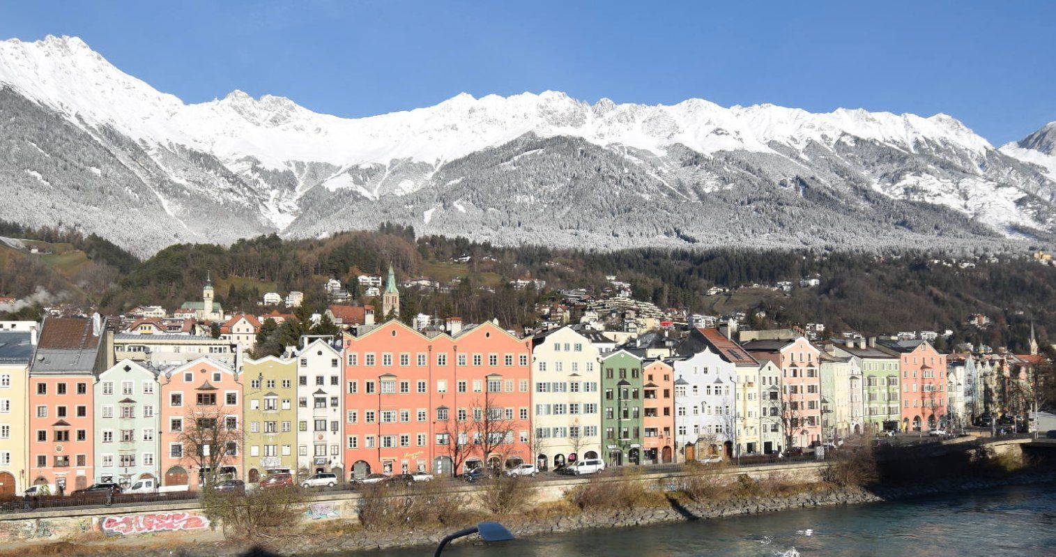 Messcherpe sneeuwgrens boven Innsbruck (O)