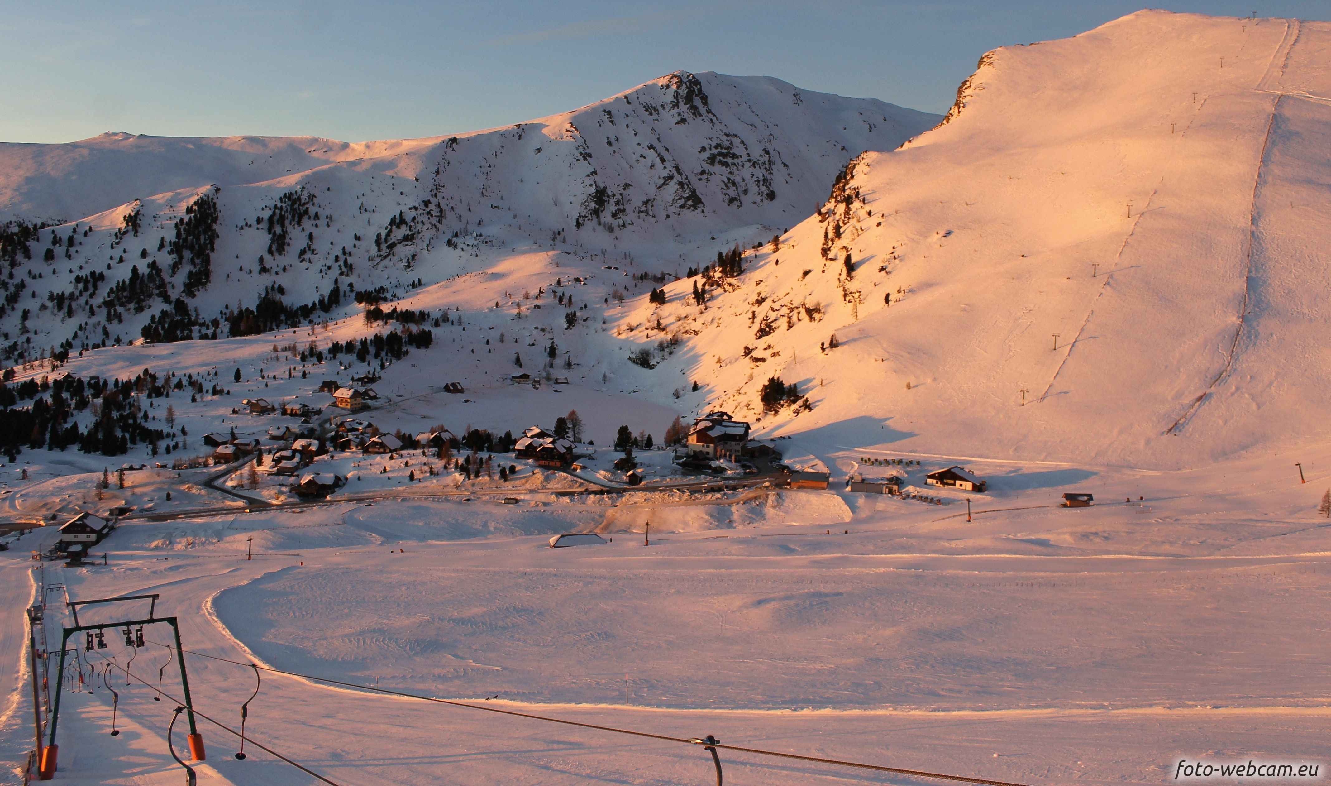Een mooie zonsopkomst in het skigebied Falkert in Karinthië