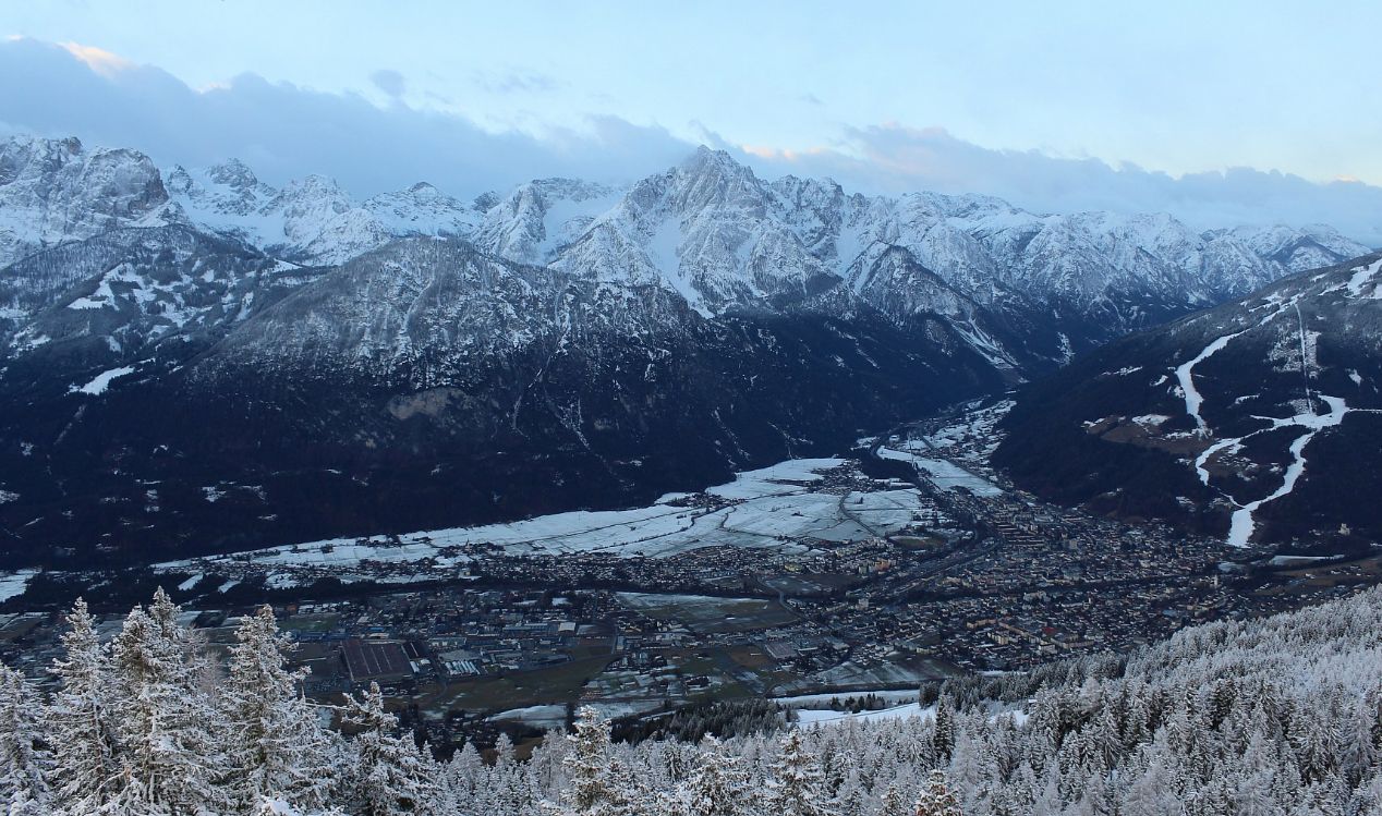 In de Zuidalpen valt maar af en toe een beetje sneeuw, dit is Lienz (Osttirol)