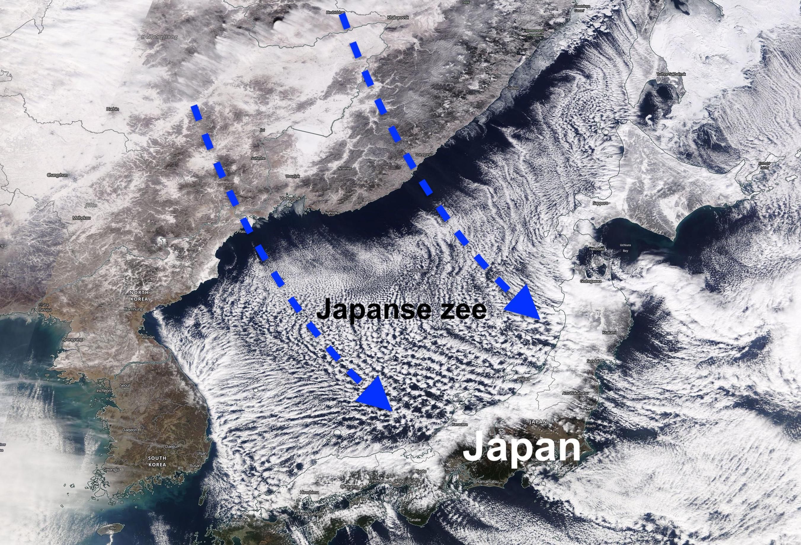 Satellietfoto van Japan met actieve sneeuwbuien boven de Japanse Zee (NASA, 6 februari 2020)