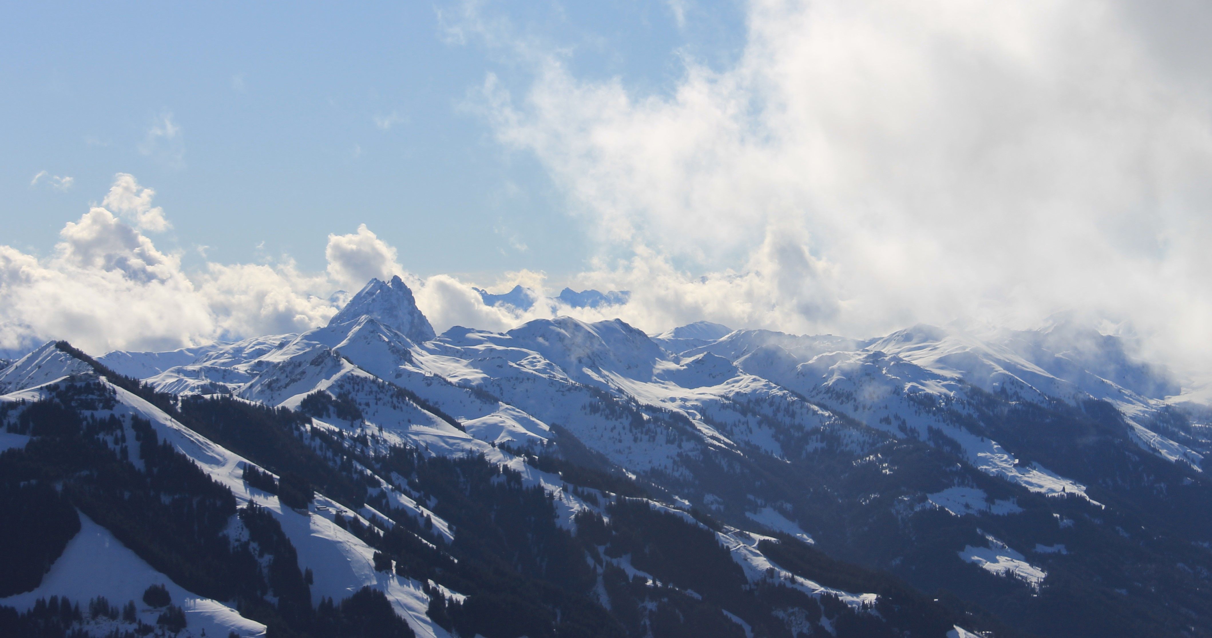 Schitterend wolkenspel met links de Großen Rettenstein (2366m)
