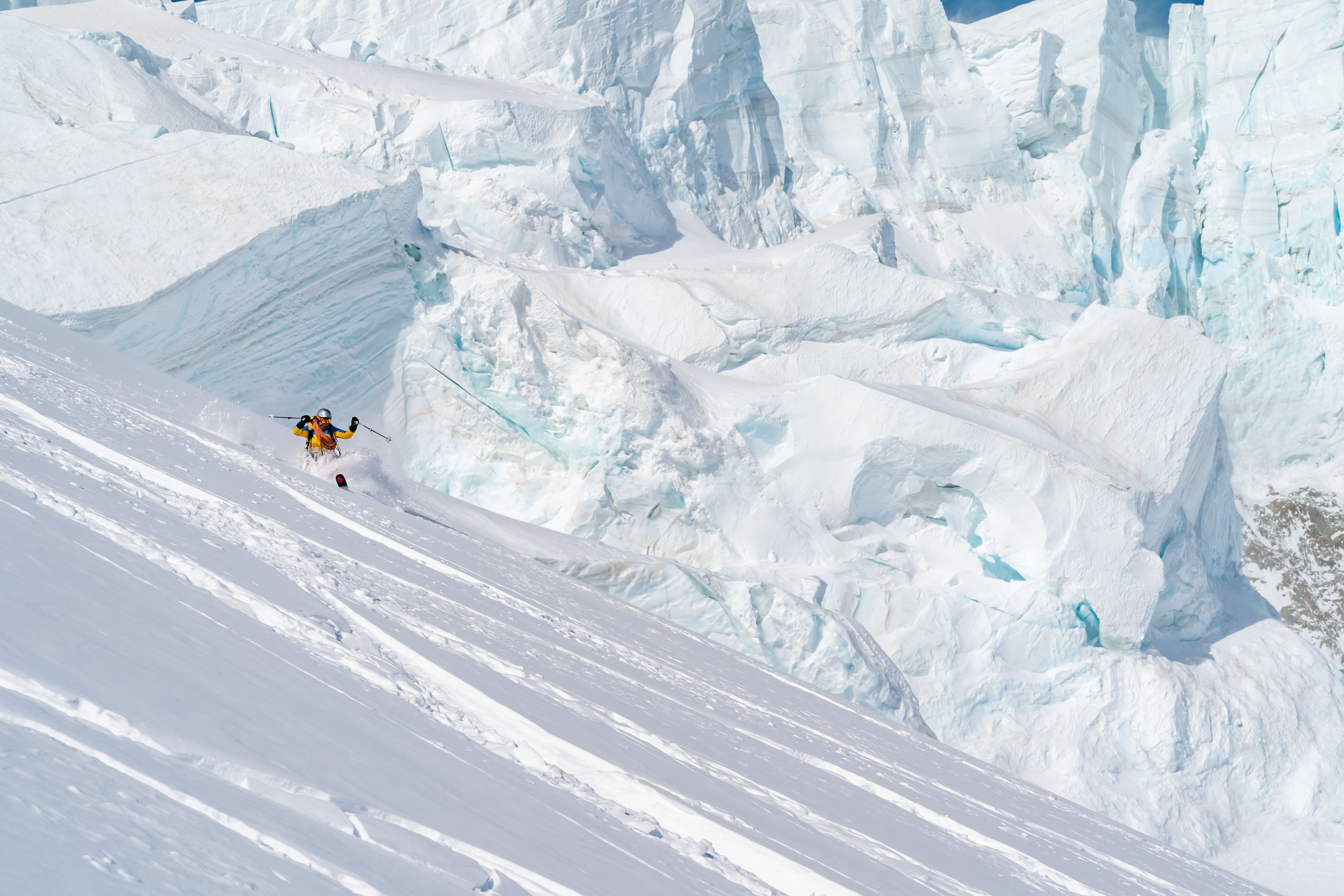 Skiën langs absoluut indrukwekkende ijsmuren