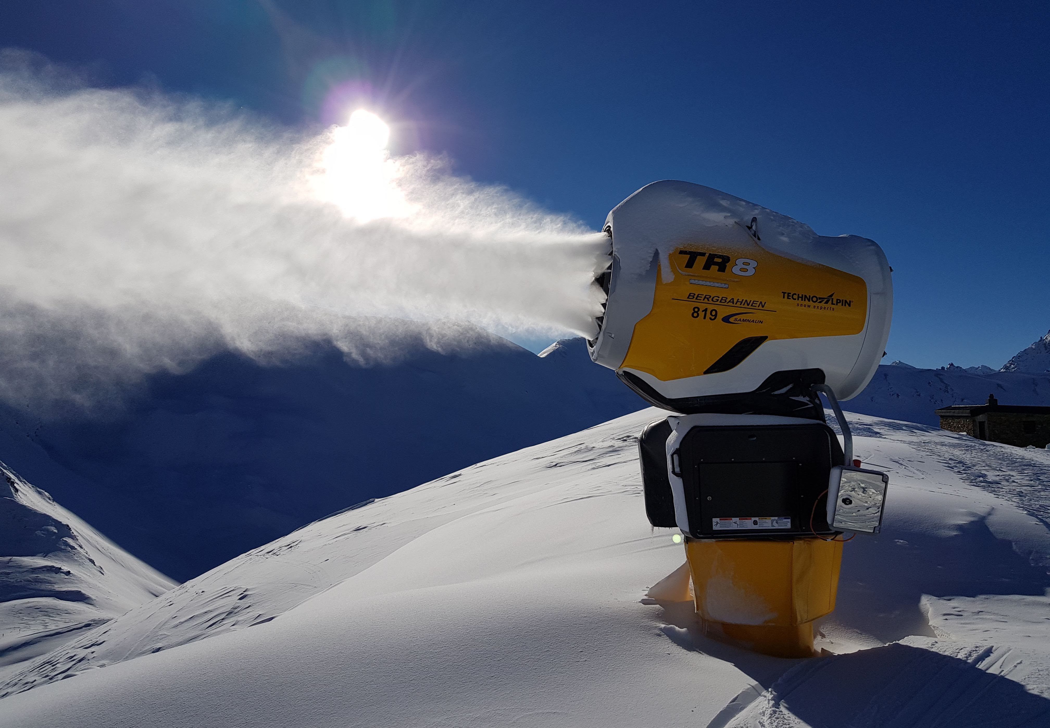 De inzet van sneeuwkanonnen is voor veel skigebieden noodzakelijk